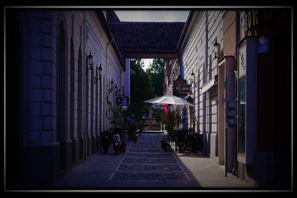 Happy Colours In Old Town Διαμέρισμα Κεσκεμέτ Εξωτερικό φωτογραφία